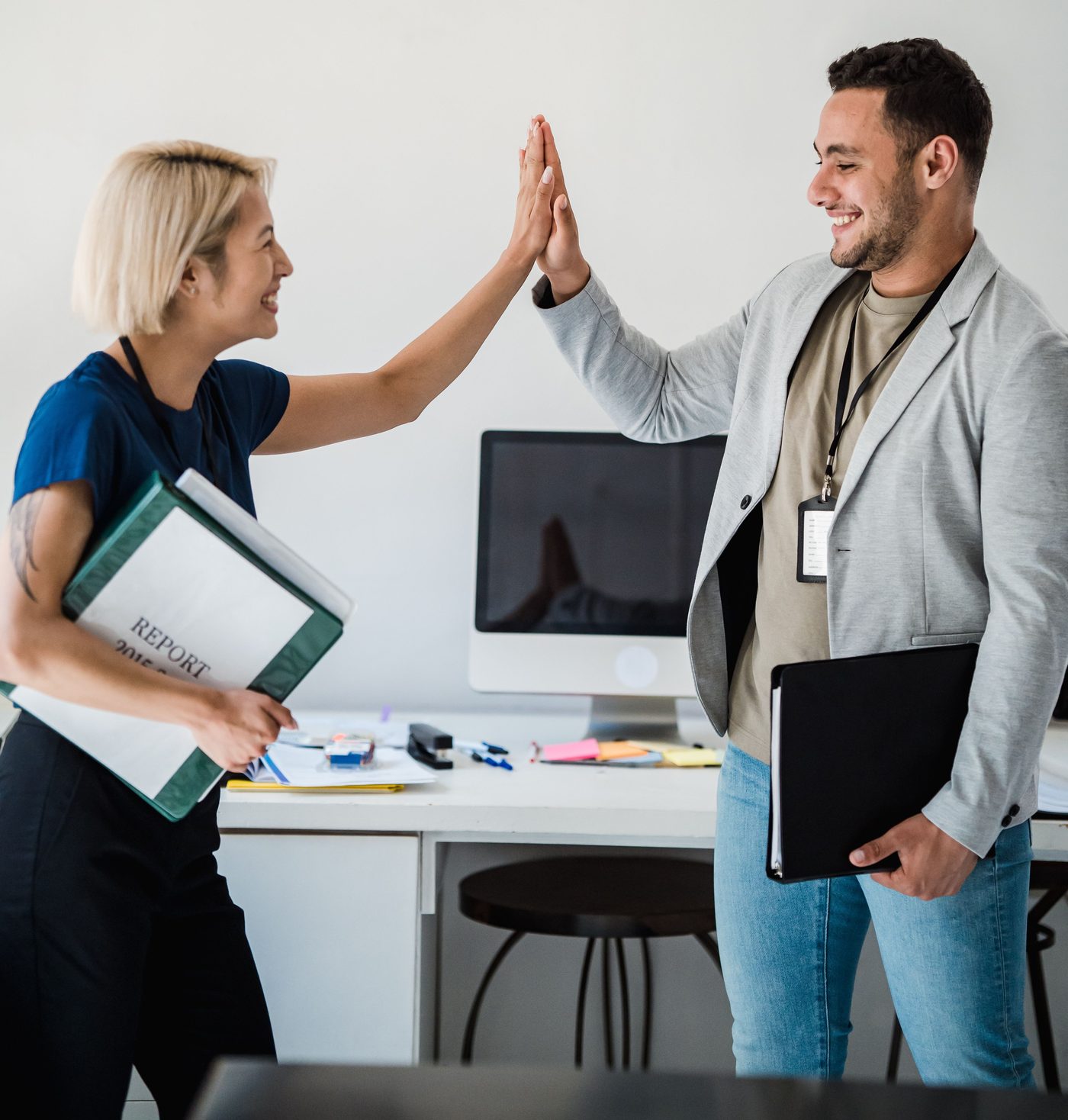 Équipe Lab Experia travaillant sur un projet collaboratif